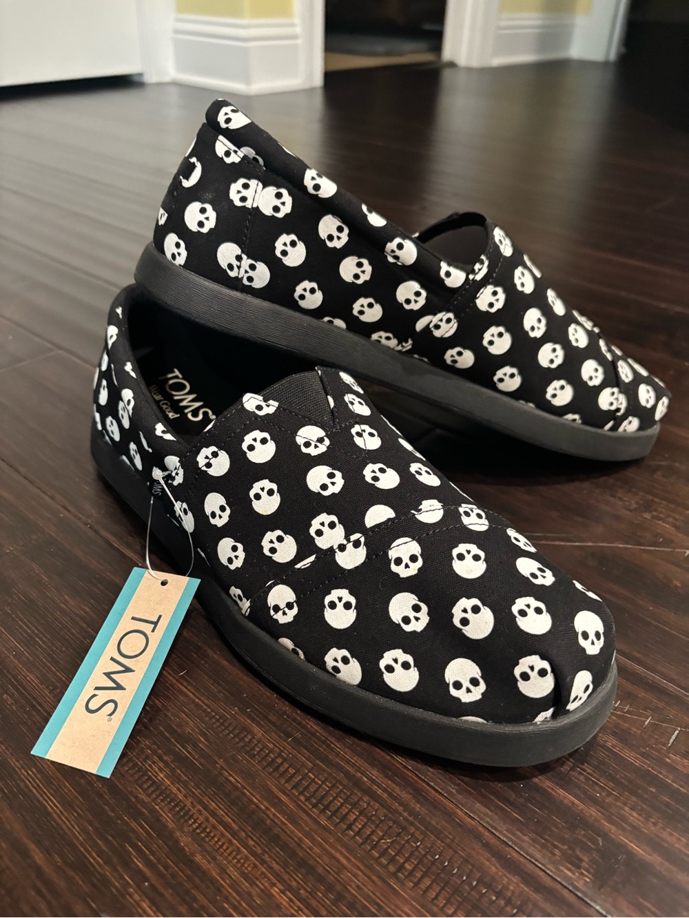 TOMS Men’s Black Glow-in-the-dark Skull Alp FWD Sneaker Shoes NWT